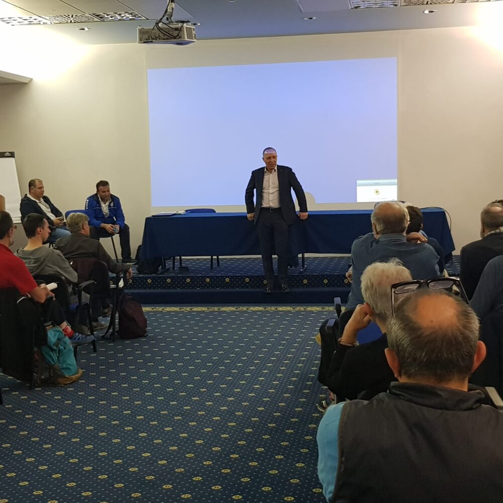 e3ce3820-1a2b-4453-b198-f8a49573323b