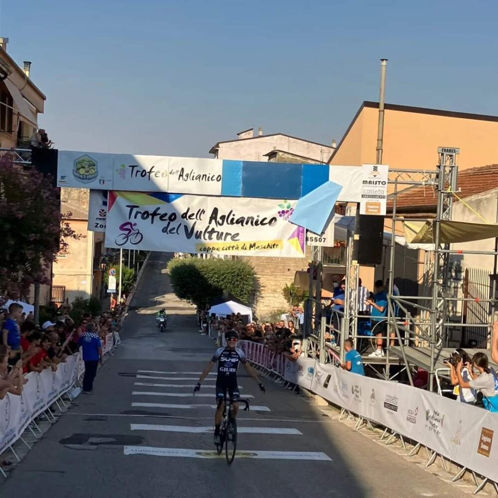 0a856a6a-aaa7-4024-a90d-2f9ac286f0d7 0a856a6a-aaa7-4024-a90d-2f9ac286f0d7