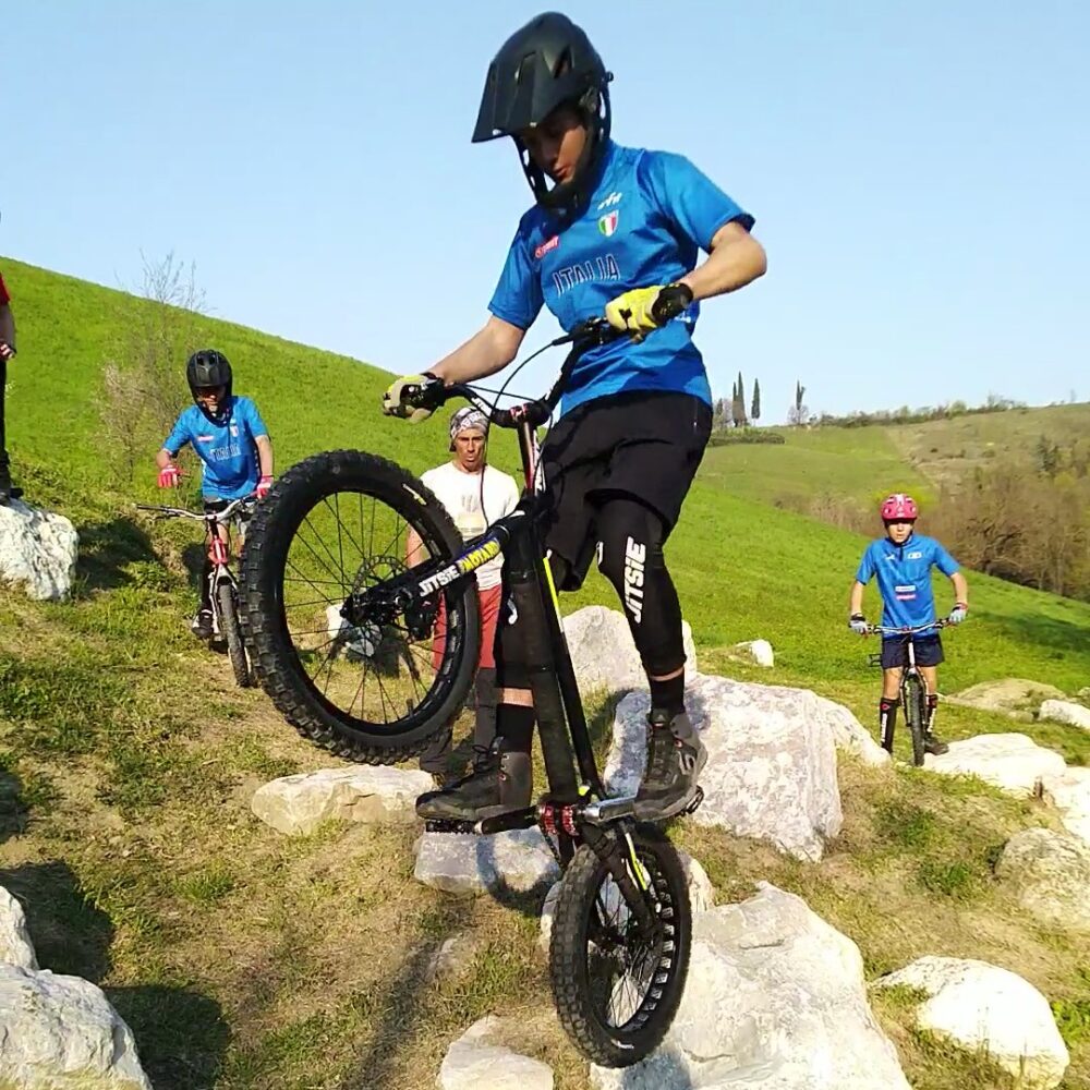 32901119-a343-4d38-b8b3-a5b68cfd613b 32901119-a343-4d38-b8b3-a5b68cfd613b