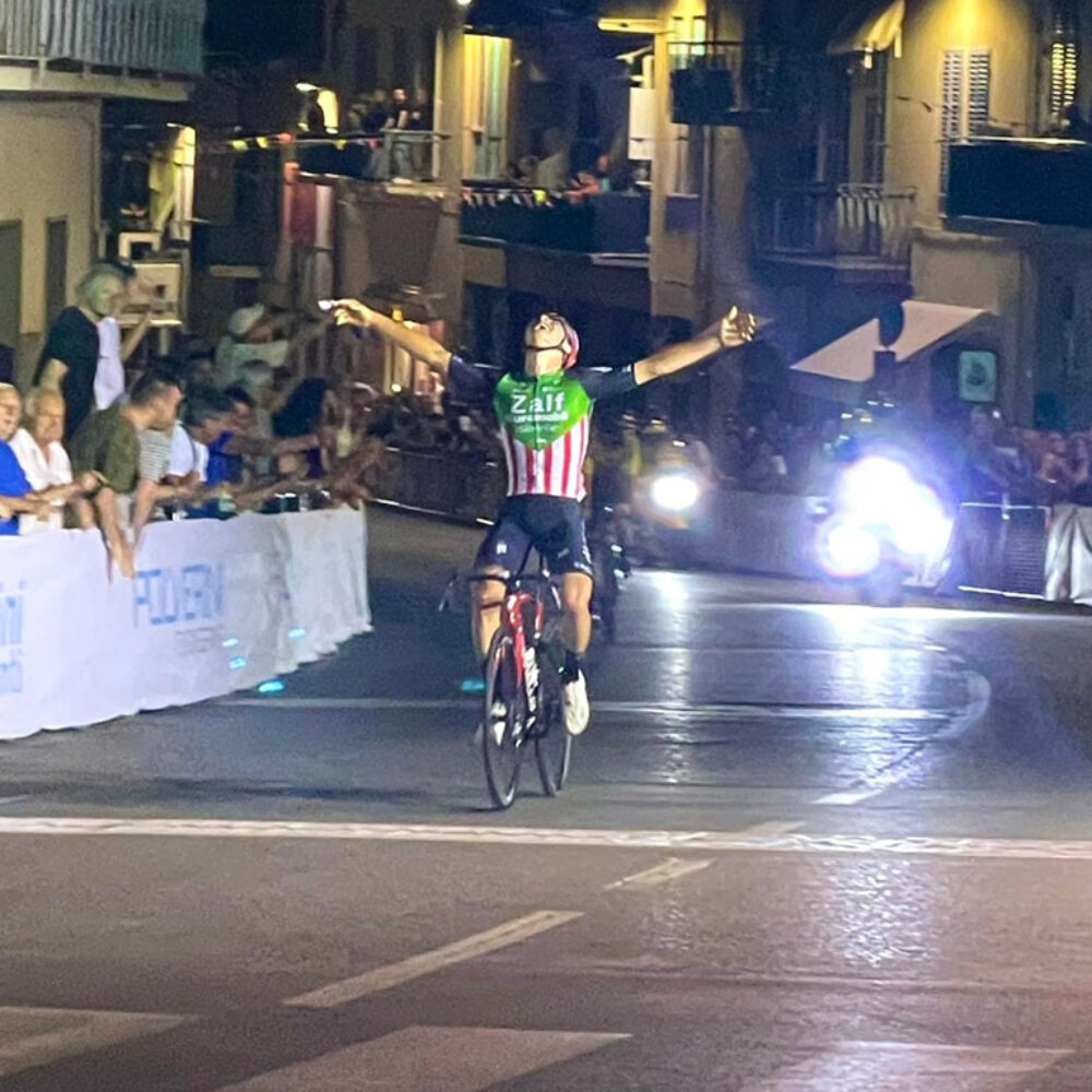 3b233531-531b-4d86-bbc8-517ac273c070 3b233531-531b-4d86-bbc8-517ac273c070