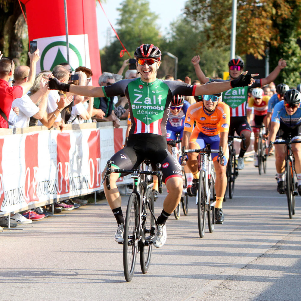 3b84810e-98ae-40dd-9992-a545c4dd93df 3b84810e-98ae-40dd-9992-a545c4dd93df