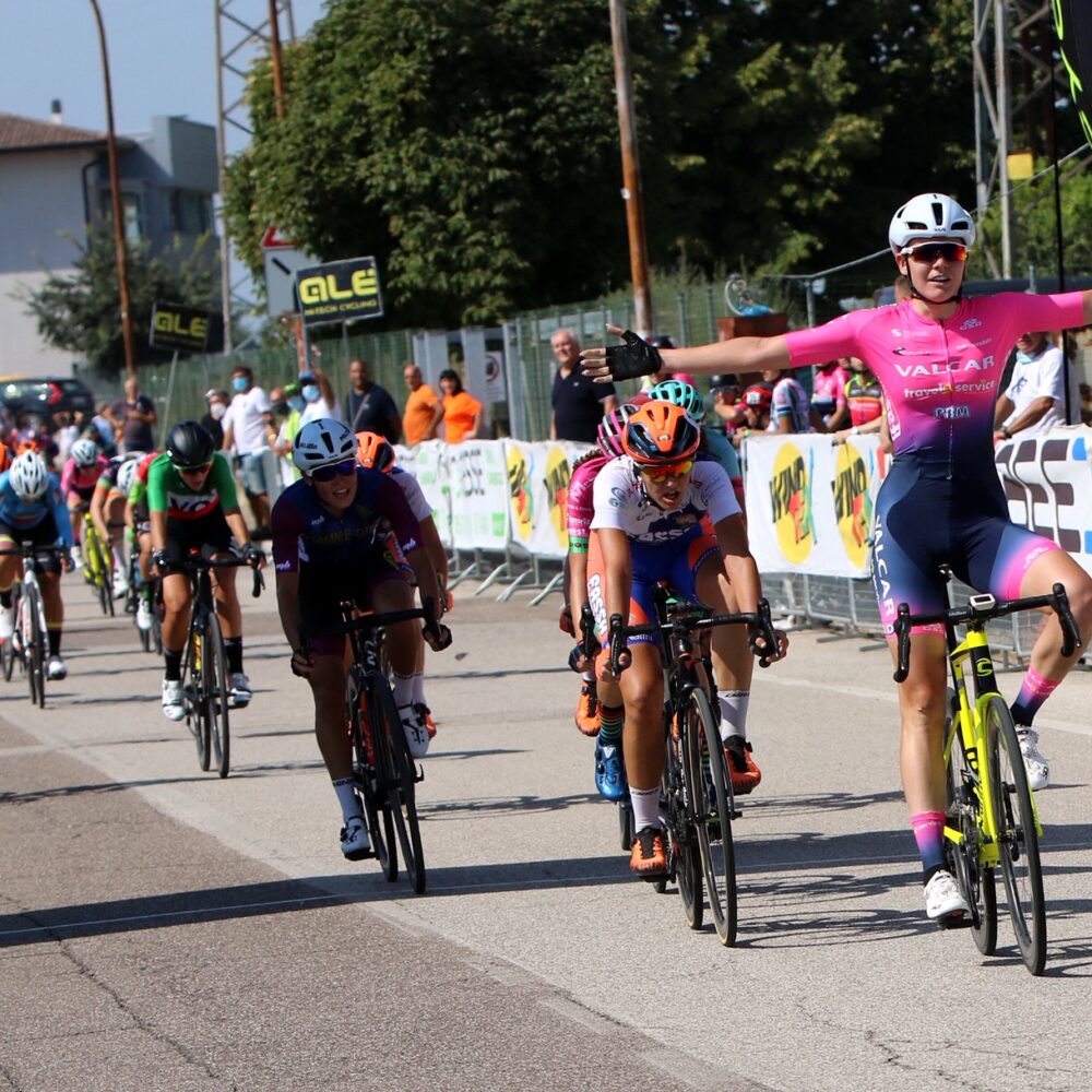 cb269272-0dfd-49ec-8212-02d8a1c24a9d cb269272-0dfd-49ec-8212-02d8a1c24a9d