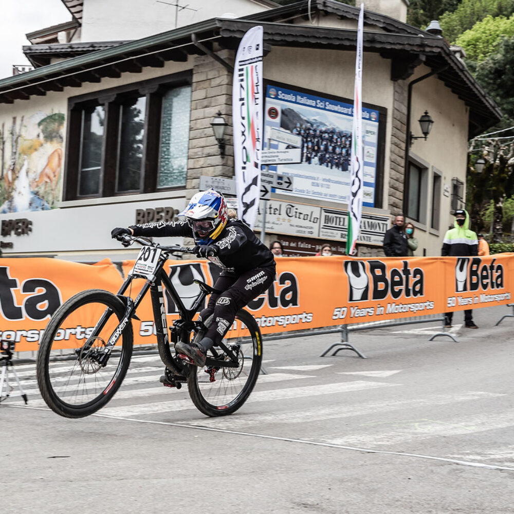 da6bcbf7-4f84-42ef-b2ef-baabba1f32ed da6bcbf7-4f84-42ef-b2ef-baabba1f32ed