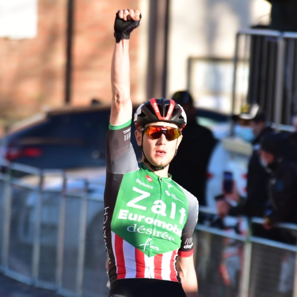 de5b6a01-fdd2-4abc-b515-d3ce1a2cf76e de5b6a01-fdd2-4abc-b515-d3ce1a2cf76e