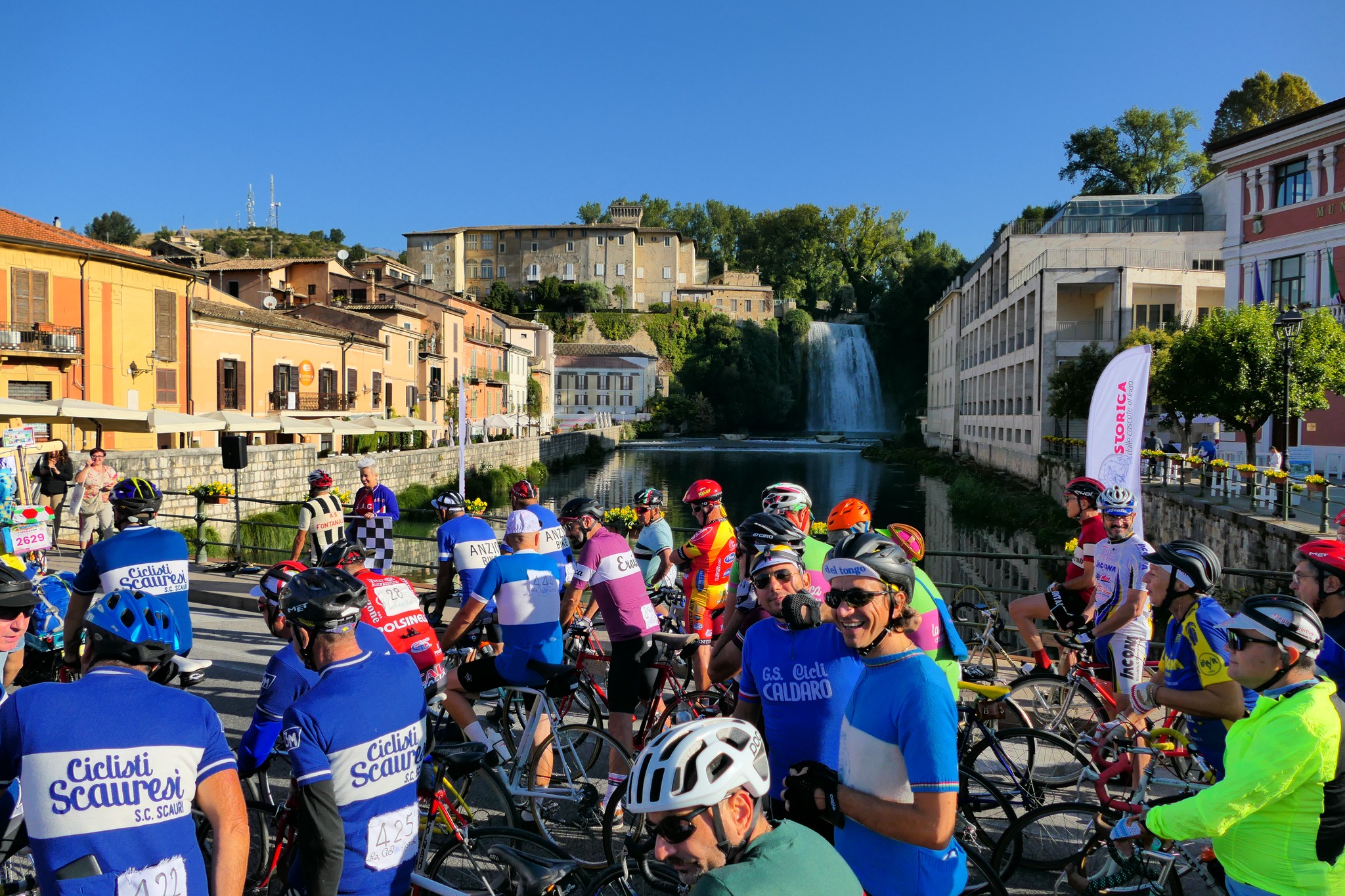 La Ciclostorica Dalle Cascate Al Lago Fa Il Pieno Di Partecipanti La Ciclostorica Dalle Cascate Al Lago Fa Il Pieno Di Partecipanti