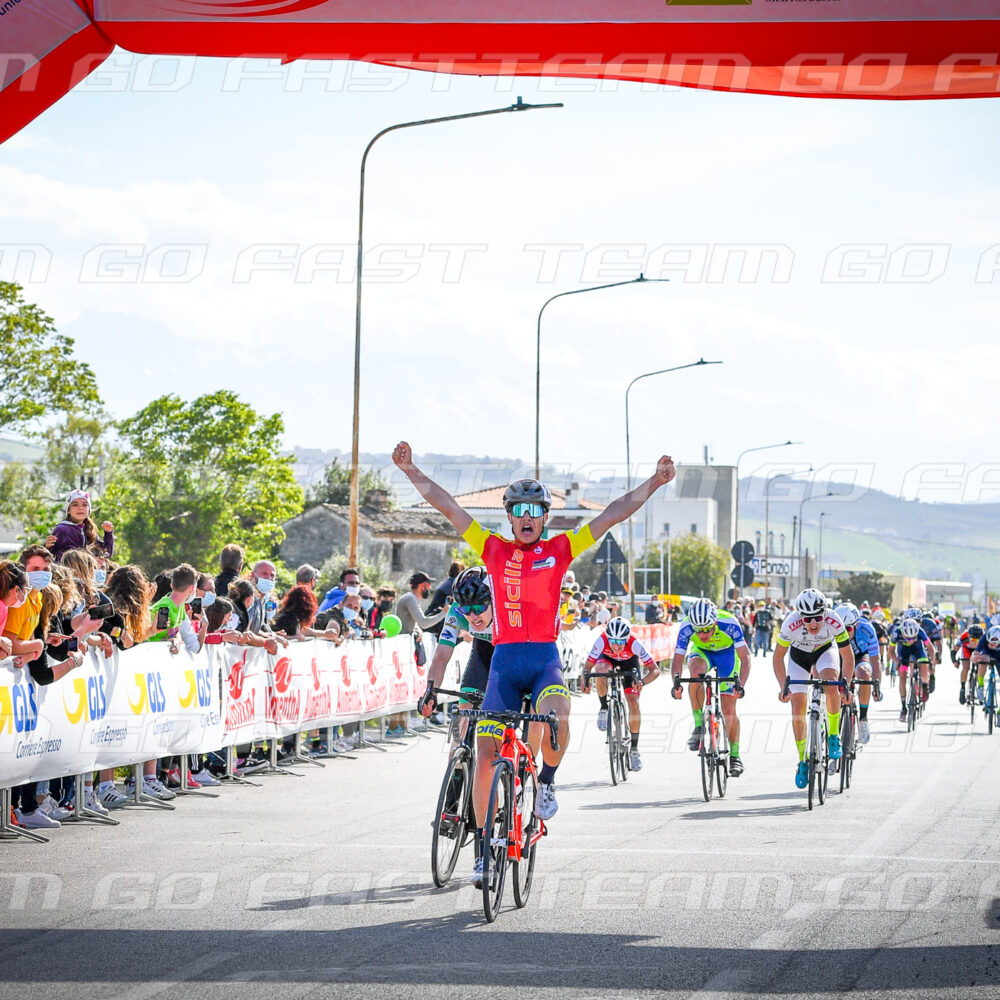 fe0d1b96-dd03-4b4a-9149-15f888eca737