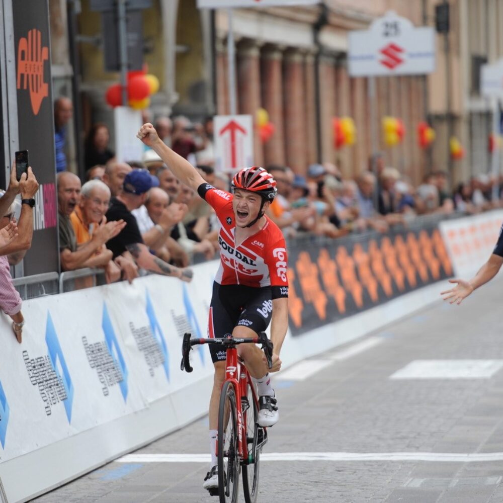 e89ad4b5-c010-4bf7-b9c9-f359f79d081a