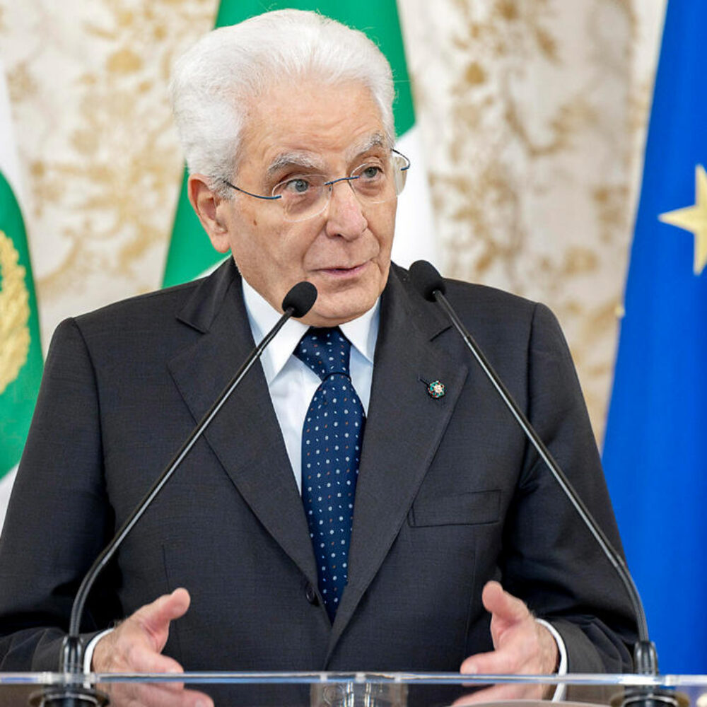 Mattarella incontra l'ammiraglio Credendino al Quirinale
