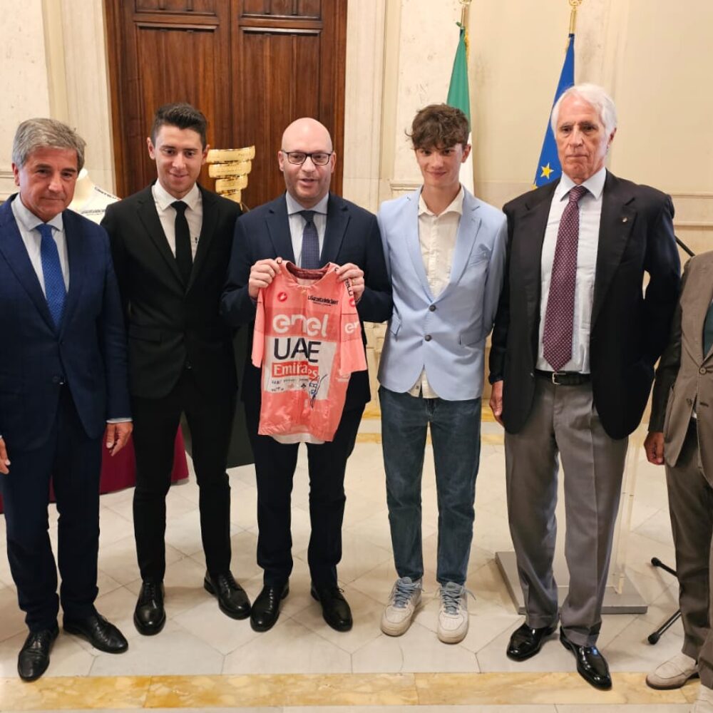 b8e41eb4-6573-424d-8da3-f4adaa828d07