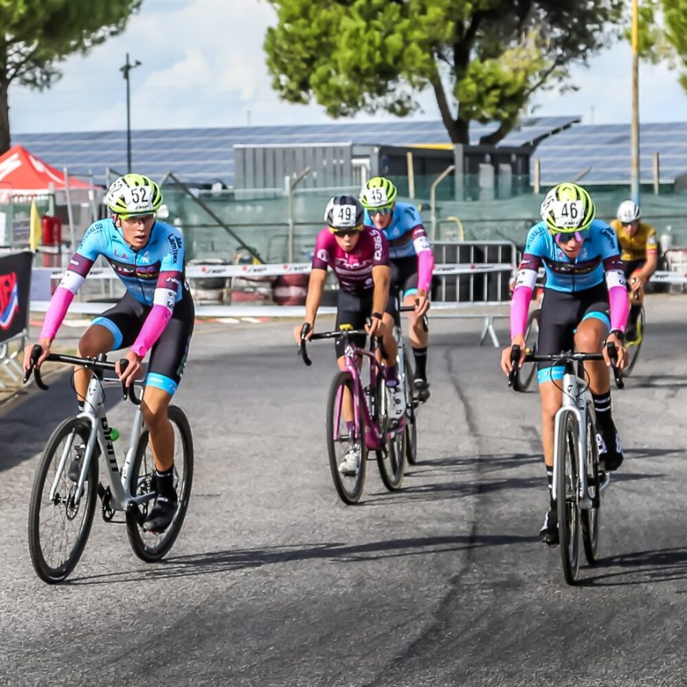 Ettore Fabbro, sulla sx, uno degli otto juniores selezionati dal ct Pontoni per la gara di Jesolo - credit Alessandro Billiani