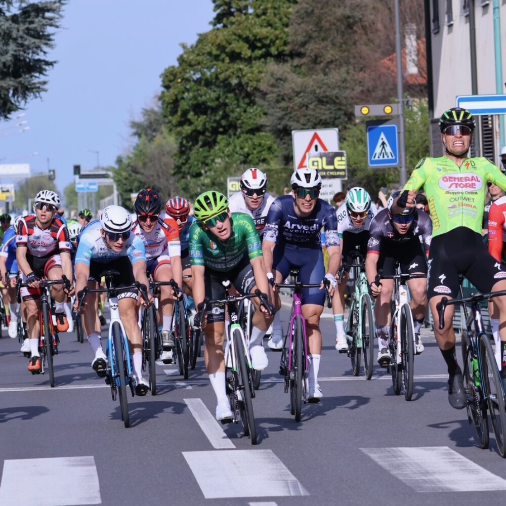 La volata di Gamba (foto Cailotto)