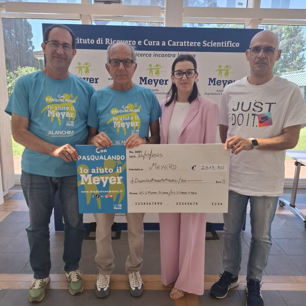 I promotori dellì'iniziativa con l'assegno