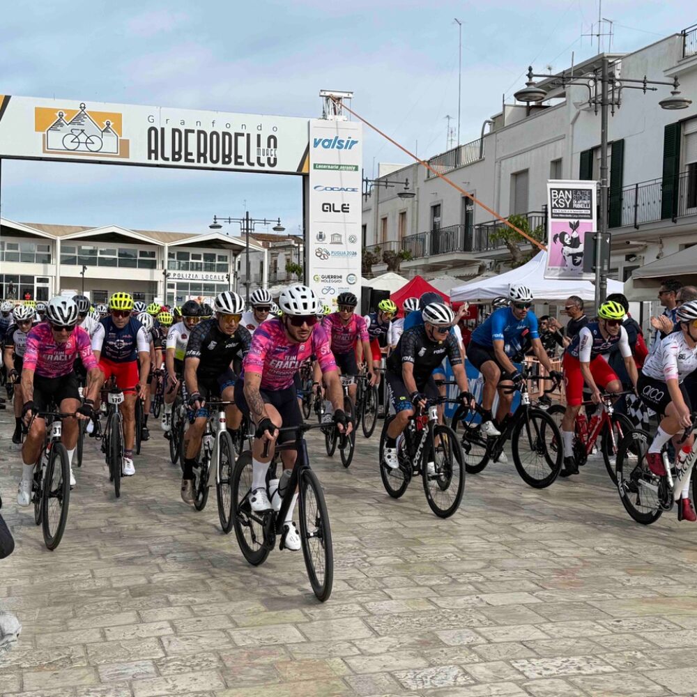 Partenza Granfondo Alberobello 2025 Partenza Granfondo Alberobello 2025