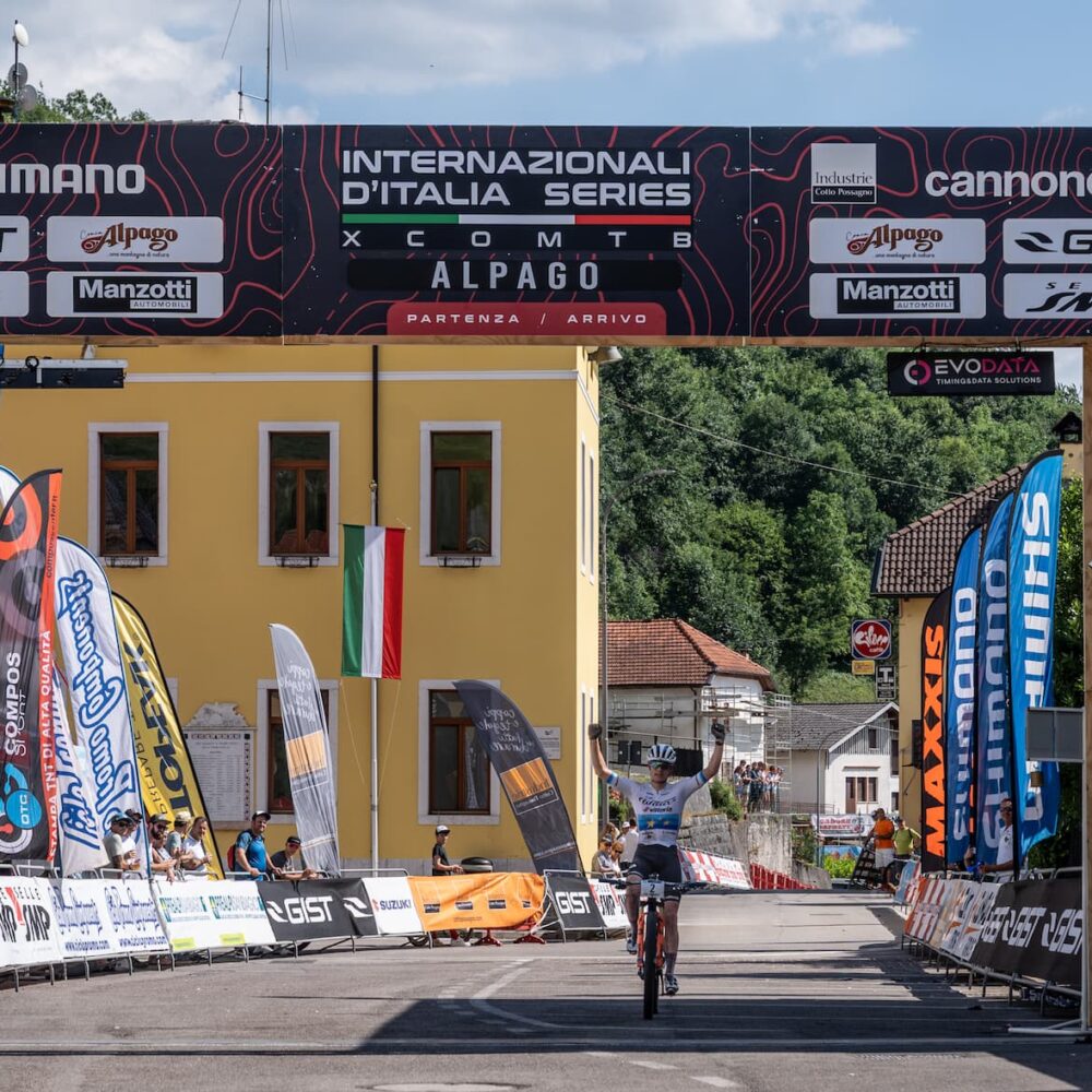 41ba8001-5e03-41d1-962e-c22247458c29 41ba8001-5e03-41d1-962e-c22247458c29