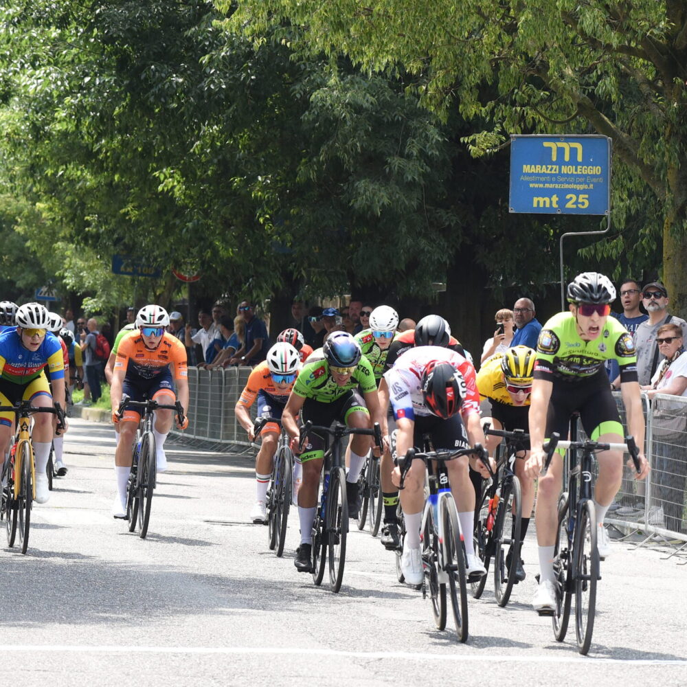 Codogno(LO) 3°Trofeo Avis. 1.6.2025 Volata Gara Allievi. foto Lorenzo Botti