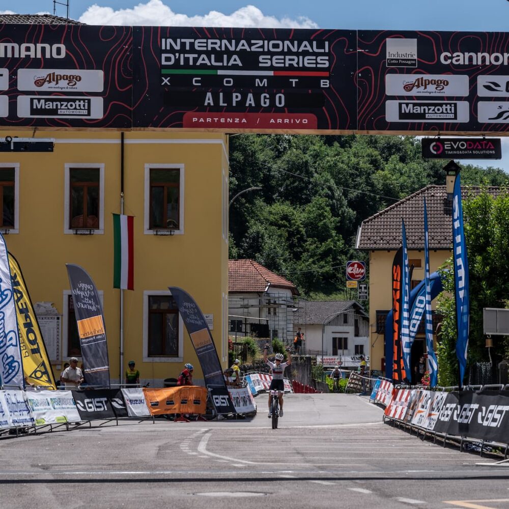 b6902811-505b-4f37-ad35-de986dce097d b6902811-505b-4f37-ad35-de986dce097d