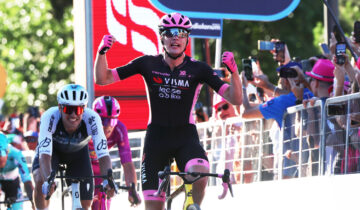 Giro d’Italia – Trionfo di Yates nel giorno di Kooji. I complimenti di Dagnoni