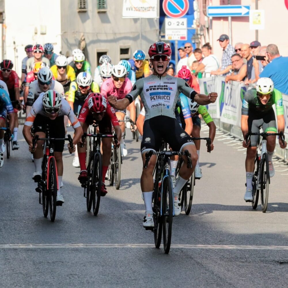 La volata regale di Brandon Fedrizzi (Foto R. Fruzzetti)