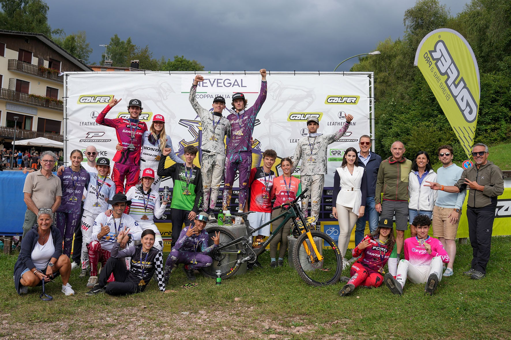 Adrenalina a Nevegal: il Circuito Coppa Italia di Downhill infiamma il numeroso pubblico