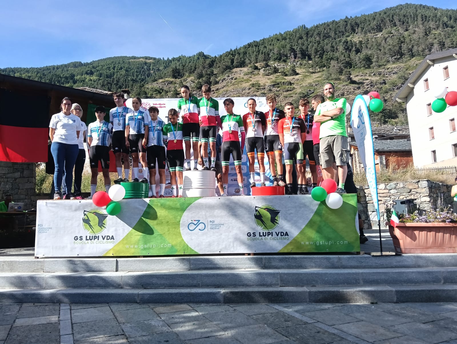 Sì sono concluse le gare di Team Relay per comitati e la quarta e ultima tappa dell'edizione 2025 della Coppa Italia giovanile XCO per Comitati, organizzate in Valle d'Aosta dal G.S. Lupi Valle d'Aosta, nella splendida cornice di Saint Nicolas. Il tracciato di gara è risultato essere tecnico, ma al contempo veloce. Lungo 3,5 km…