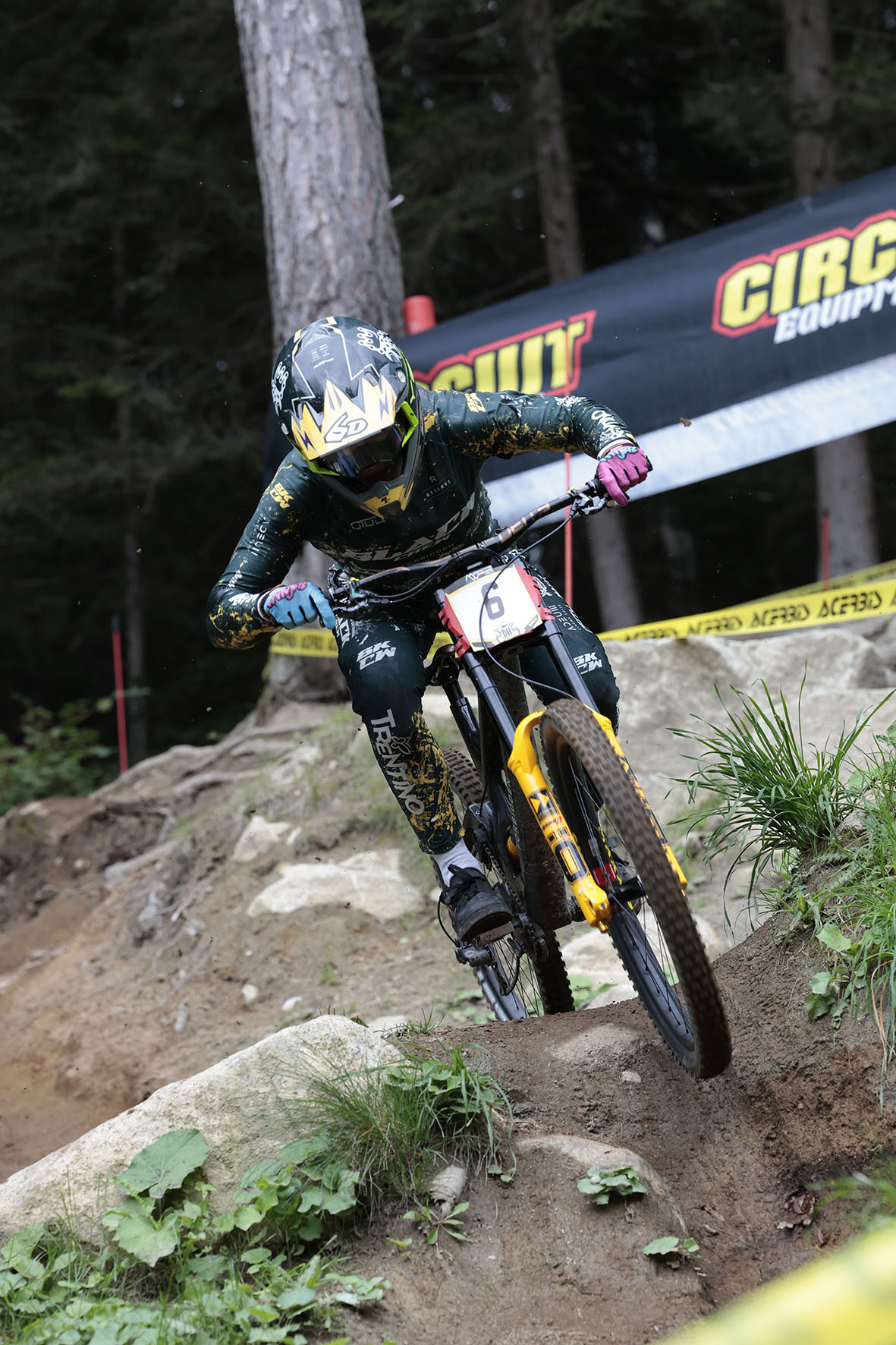 Kronplatz - Plan de Corones, inAlto Adige, sarà la location che ospiterà la finale di stagione di downhill, dove i migliori riders nazionali si sfideranno per conquistare il prestigioso titolo. La località attende le centinaia di riders che si sfideranno sul rinnovato tracciato che parte da una delle montagne più belle d’Italia, con panorami mozzafiato…