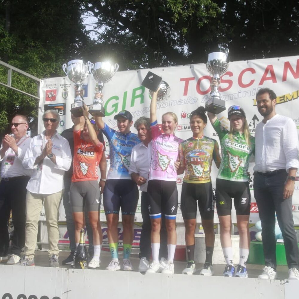 Il podio finale del Giro della Toscana