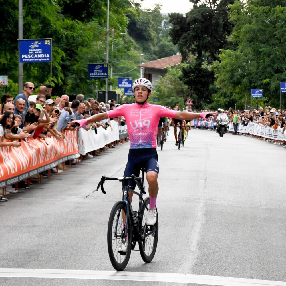 L'arrivo di Pedersoli nel Trofeo Buffoni (Foto Fruzzetti)
