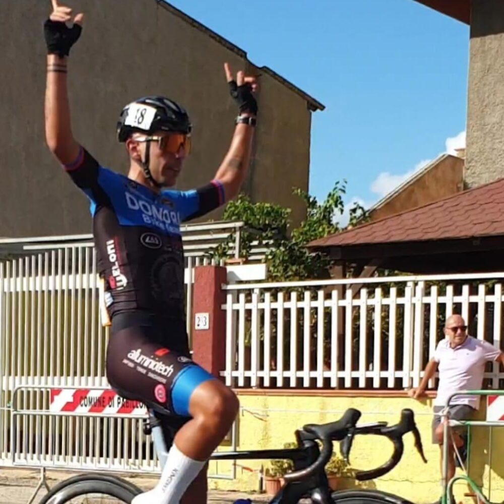 L'arrivo in volata di Eros Piras a Pabillonis