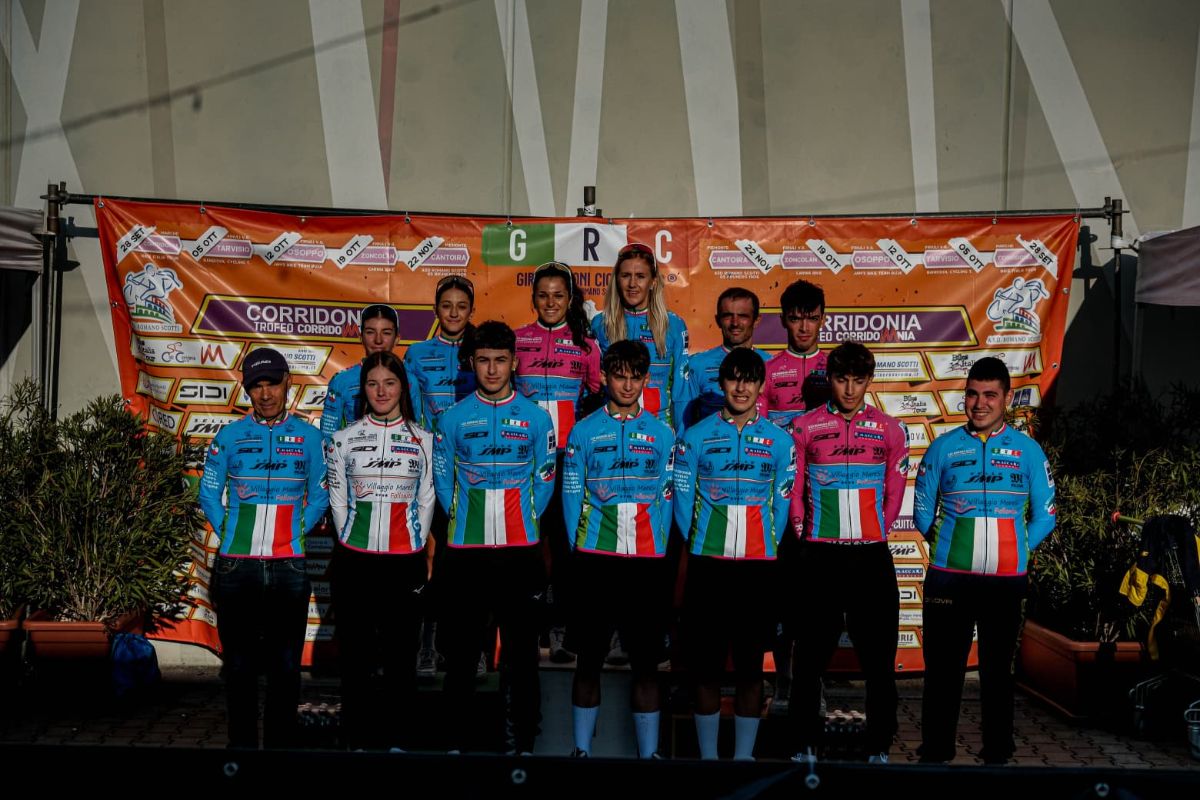 Il Giro delle Regioni Ciclocross è cominciato! Il 19° circuito nazionale che l’ASD Romano Scotti propone anche questo autunno da quando si è cimentata nell’universo organizzativo, ha preso le mosse dal cuore delle Marche, ospite del CorridoMnia Shopping Park di Corridonia, nel consueto bagno di folla tipico delle tappe inaugurali e di quelle che interessano…