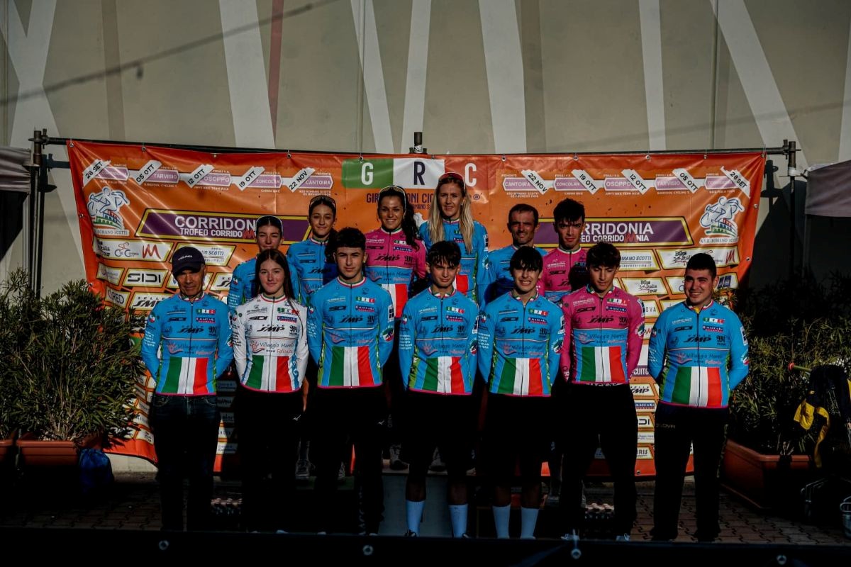 Il Giro delle Regioni Ciclocross è cominciato! Il 19° circuito nazionale che l’ASD Romano Scotti propone anche questo autunno da quando si è cimentata nell’universo organizzativo, ha preso le mosse dal cuore delle Marche, ospite del CorridoMnia Shopping Park di Corridonia, nel consueto bagno di folla tipico delle tappe inaugurali e di quelle che interessano…