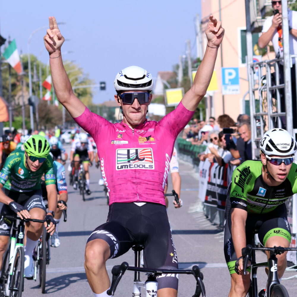 CBAT003610 10 2025 Giro del Veneto arrivo Pojana Maggiore Photo Credit Photobicicailotto CBAT003610 10 2025 Giro del Veneto arrivo Pojana Maggiore Photo Credit Photobicicailotto