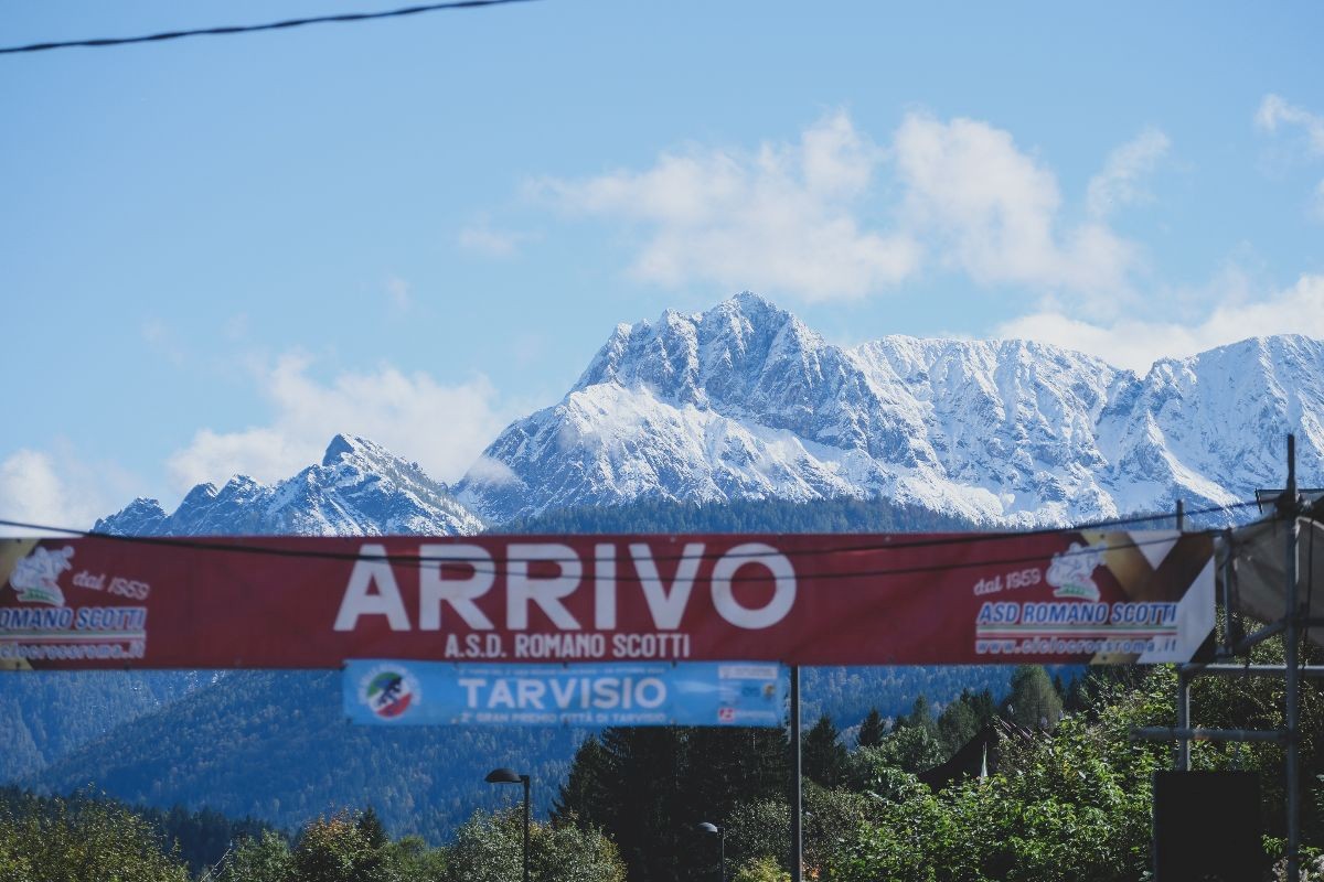 TARVISIO - Il Giro delle Regioni Ciclocross 2025 prosegue il suo viaggio epico tra le terre più suggestive d’Italia, e domenica 5 ottobre farà tappa a Tarvisio, nel cuore delle Alpi Giulie, per il 3° GP Città di Tarvisio, gara internazionale di classe C2 inserita nel calendario UCI. Dopo il debutto a Corridonia, il circuito…