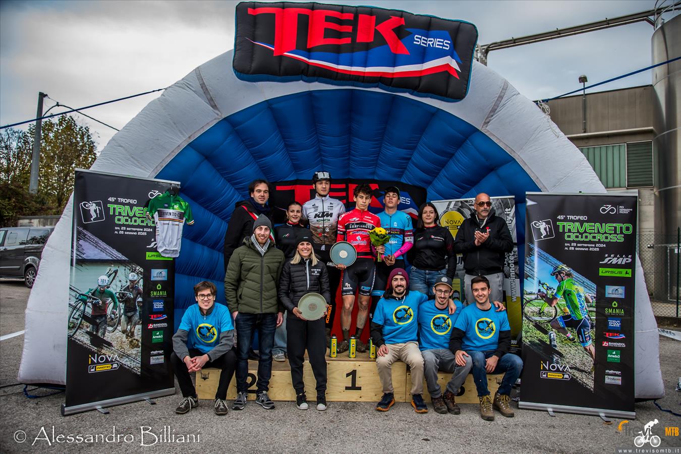 San Pietro in Gu (Pd) - 01-12-2025 – Domenica prossima 7 dicembre torna il Selle Smp Master Cross. Quest’anno la 3^ prova, dopo quelle d’apertura di Casalecchio di Reno e di San Francesco al Campo, sarà una novità assoluta per il blasonato circuito. Appuntamento a San Pietro in Gu, nel padovano, per il Ciclocross del&hellip;