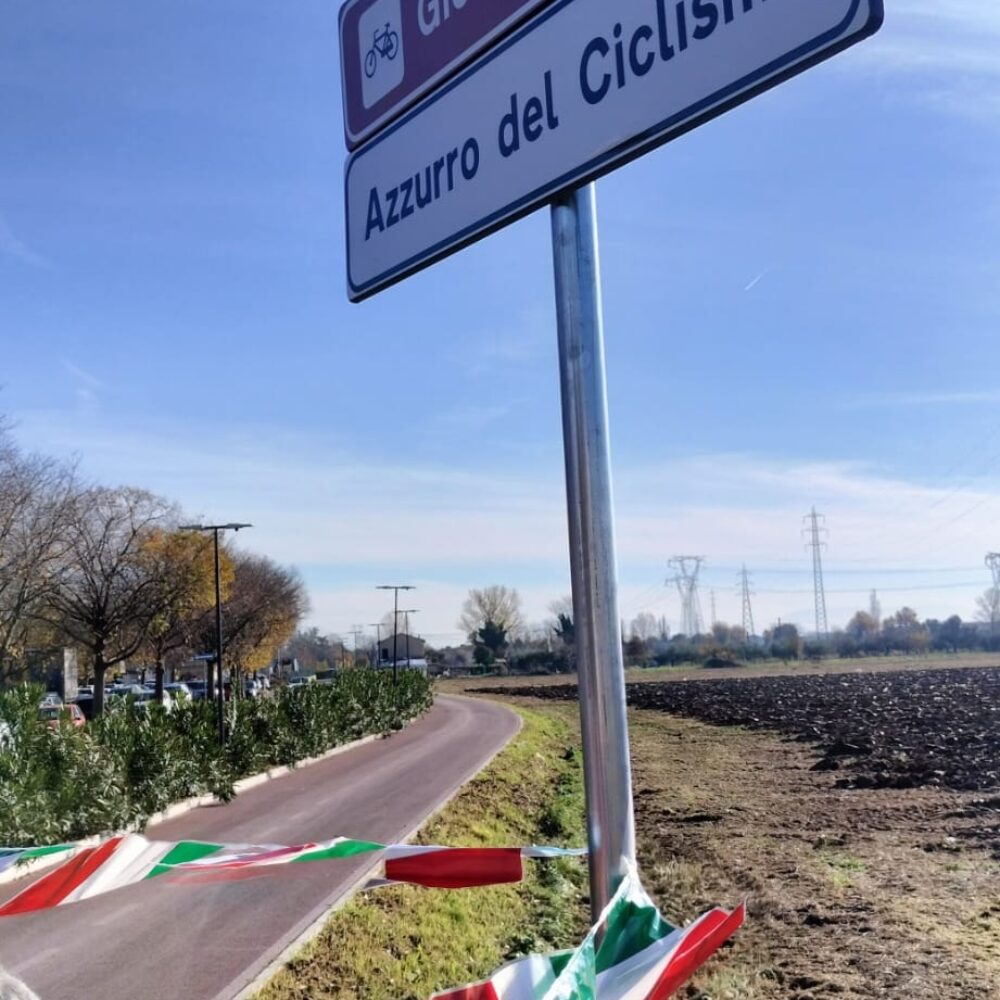 La targa all'inizio della ciclovia