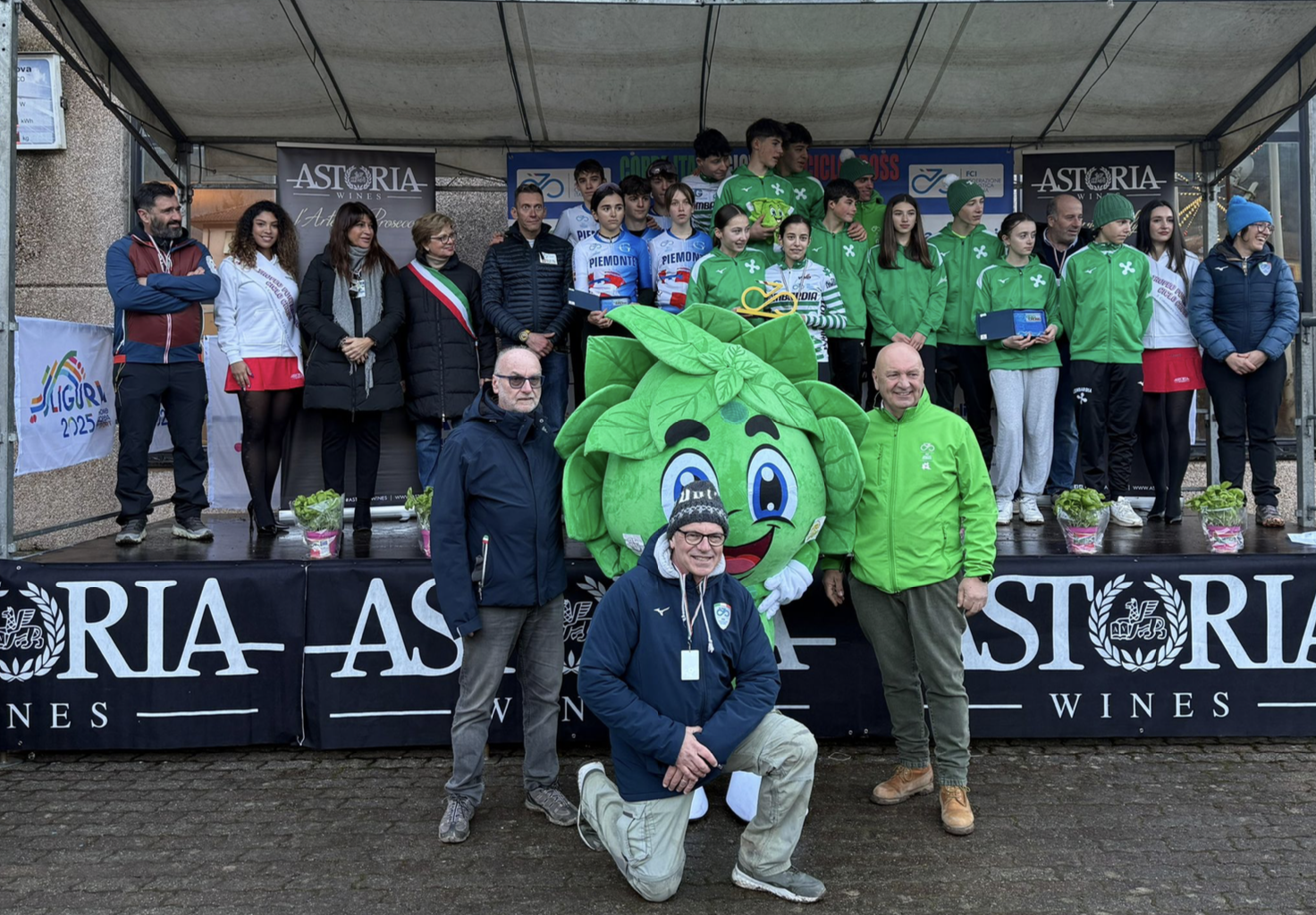 Si è svolta oggi a San Colombano Certenoli (GE) la V^ edizione del Gran Premio Valfontanabuona valido quale prova unica di Coppa Italia Giovanile di ciclocross. Il Velo Val Fontanabuona del presidente Roberto Portunato ha messo in cantiere una manifestazione che ha riscosso il successo delle rappresentative regionali partecipanti. Tecnico e reso viscido dalla brina&hellip;