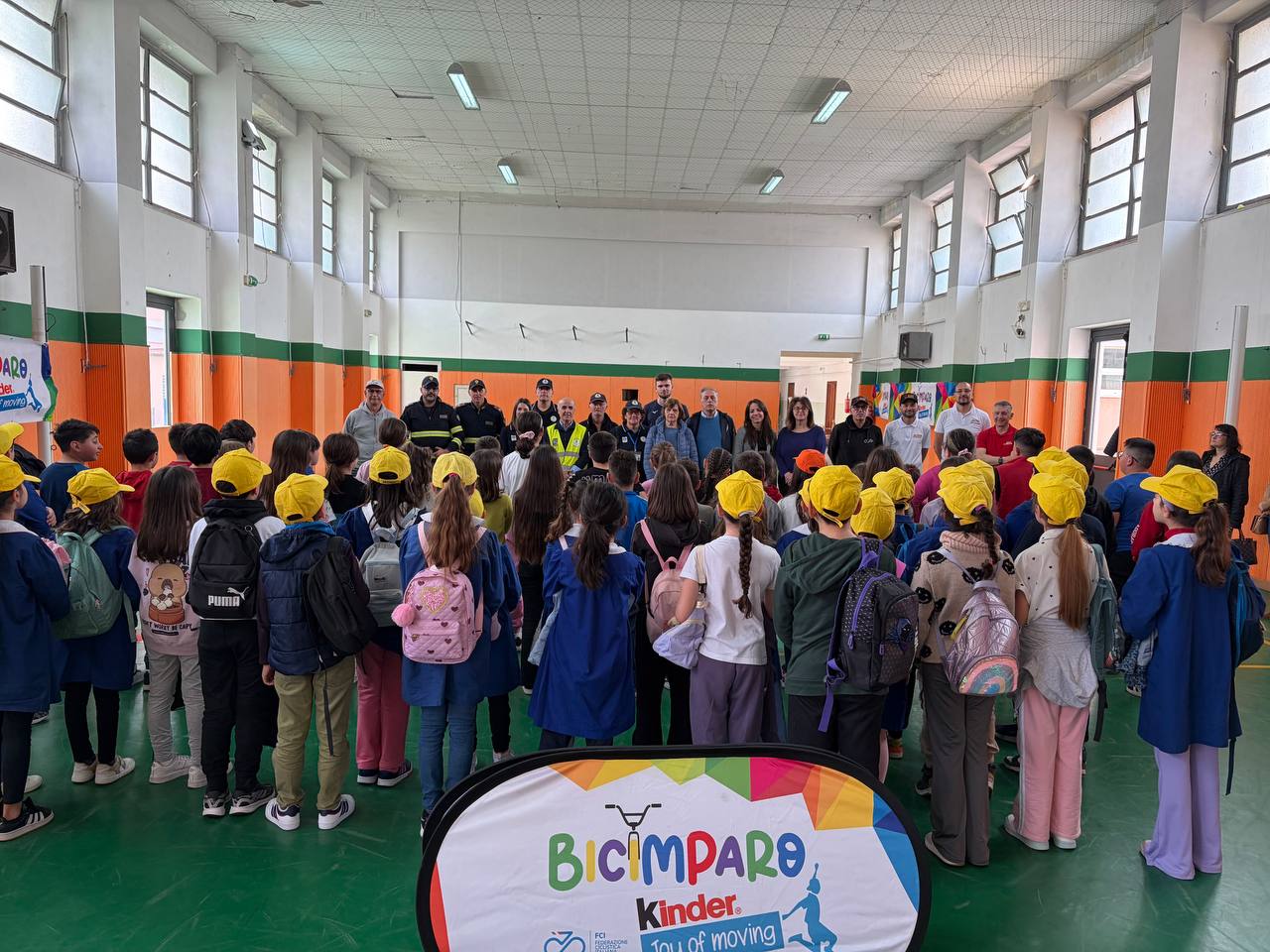 Nuova giornata del Tour BICIMPARO Kinder Joy of Moving in Sicilia, ospitata presso l’Istituto Comprensivo “Leonardo Da Vinci”. Circa 160 studenti hanno partecipato con entusiasmo alle attività dedicate alla sicurezza stradale e al corretto utilizzo della bicicletta, svolte dai tecnici federali della Federazione Ciclistica Italiana insieme alla Polizia Stradale della Sezione di Messina. Durante l’incontro…