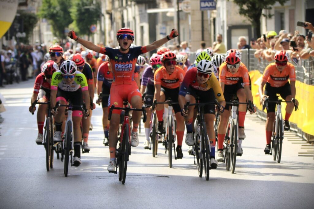 2026_09_21-Polina-Danshina-vince-il-Giro-Mediterraneo-in-Rosa-Alessia-Zambelli-conquista-la-87a-Coppa-Caivano-1536x1024