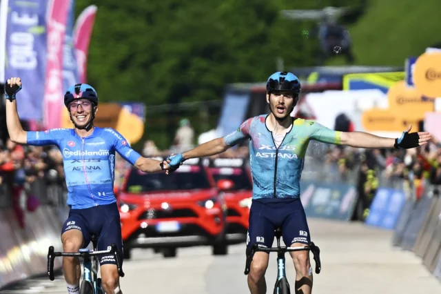 Tris azzurro in cima a San Valentino 💙🇮🇹🔥 La 16^ tappa del Giro d’Italia 2025 rompe un lungo digiuno per il ciclismo italiano con il bel arrivo appaiato di Christian Scaroni e Lorenzo Fortunato (photoBiciCailotto) e con il terzo posto di Giulio Pellizzari. 👏🏻 #nazionaleciclismo🇮🇹 #fci #giroditalia