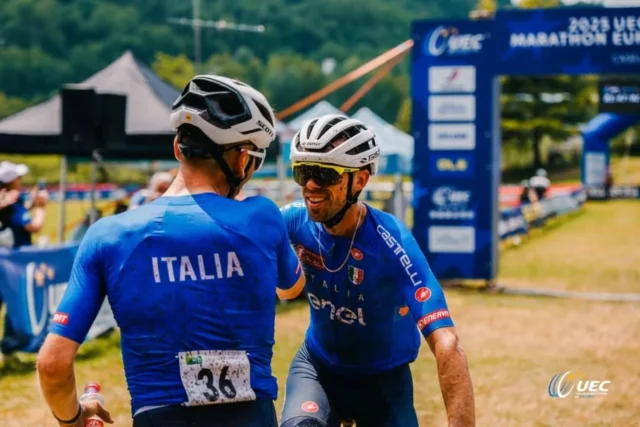 L’Italia c’è 🇮🇹🔥 All’Europeo MTB Marathon di Casella arrivano tre medaglie per gli azzurri: 🥈 @andrea_siffredi 🥉 @gioele.decosmo 🥉 @marafumagalli #nazionaleciclismo🇮🇹