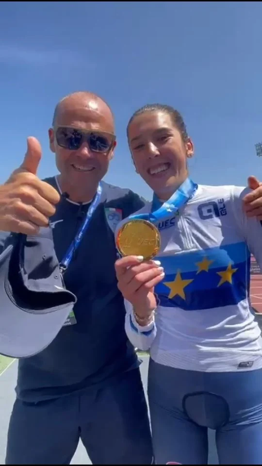 ED È ANCORA OROOOOO 🥇🇮🇹

@valentinaacorvi sale sul tetto d'Europa nell'XCO Under 23 e raccoglie una bella doppietta personale, dopo il titolo nel Team Relay ✨️

CHE SODDISFAZIONE 💙
