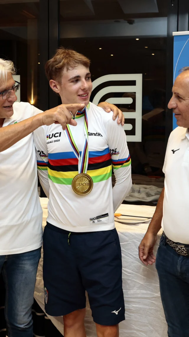 InFINNitamente grati 🌈🍾💙 #lorenzofinn #ruanda2025 #uci #worldchampion